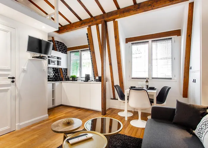 Magnificent - 3p - Near Trocadero